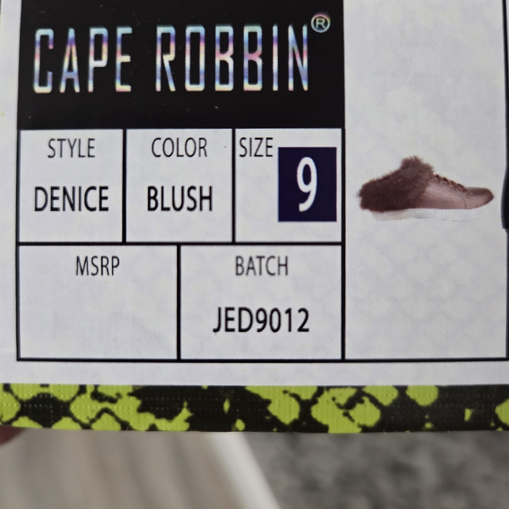 New In Box Cape Robbin Pink Fur-Lined Women's Sneakers - Picture 7 of 8